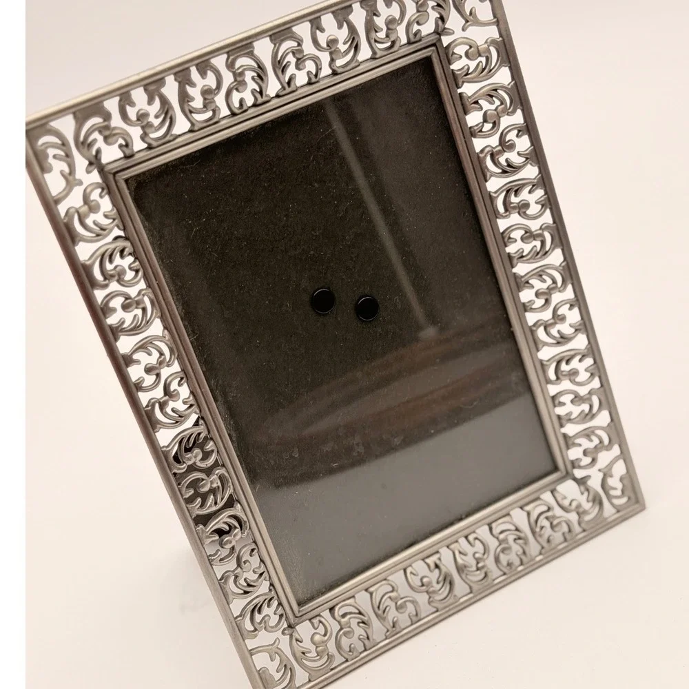 Vintage Style Silver Metal Filigree Scrollwork 4x6 Tabletop Picture Frame
